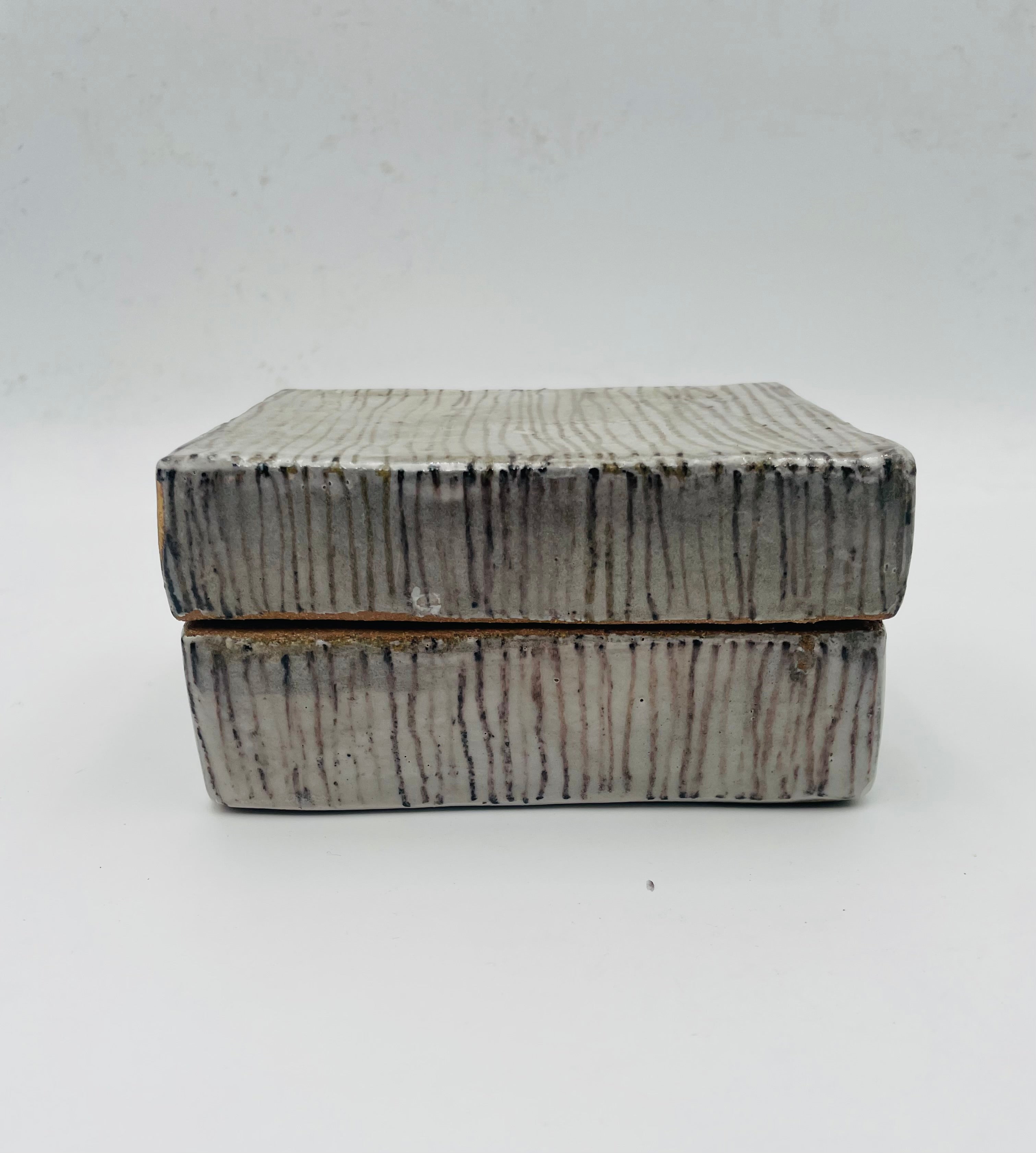 Boîte rectangulaire rayée